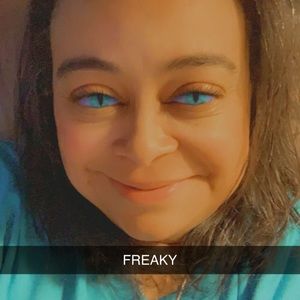 Meet your Posher, Larissa